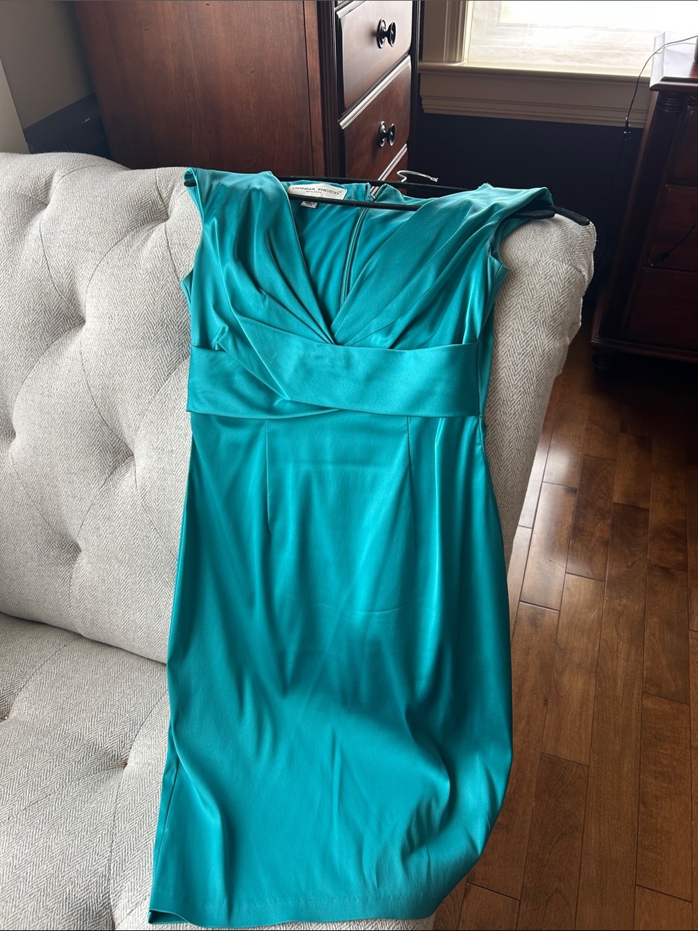 Donna Ricco Teal V-Neck Midi Sheath Dress. Knee length. Light fabric.